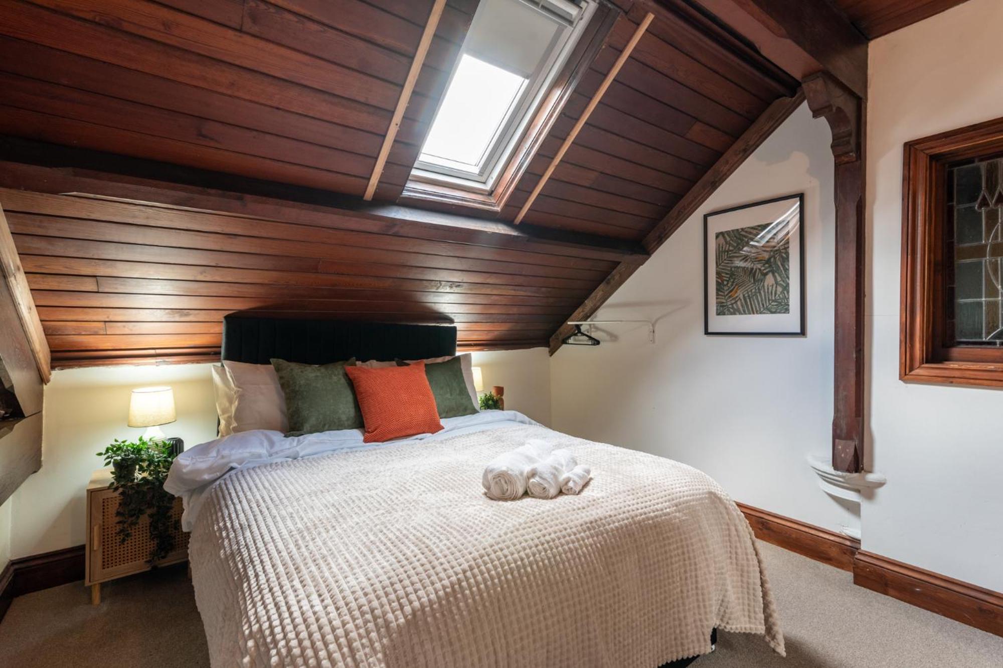 Madison House - Converted Church 5 Bed Pontypool Kültér fotó