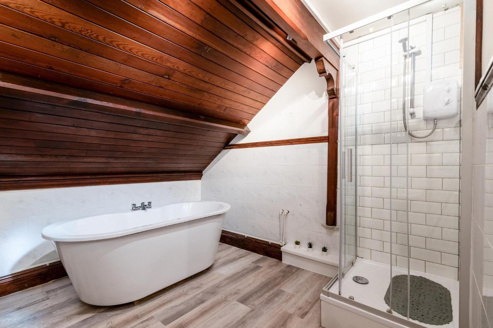 Madison House - Converted Church 5 Bed Pontypool Kültér fotó