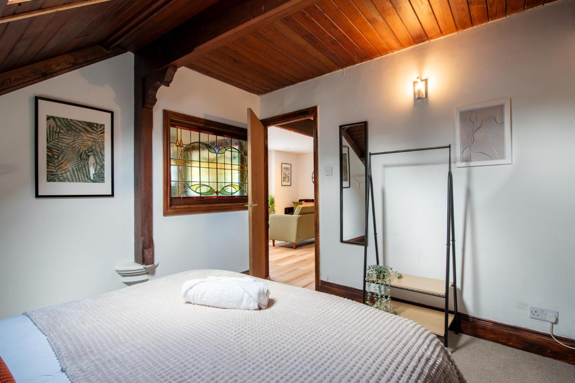 Madison House - Converted Church 5 Bed Pontypool Kültér fotó