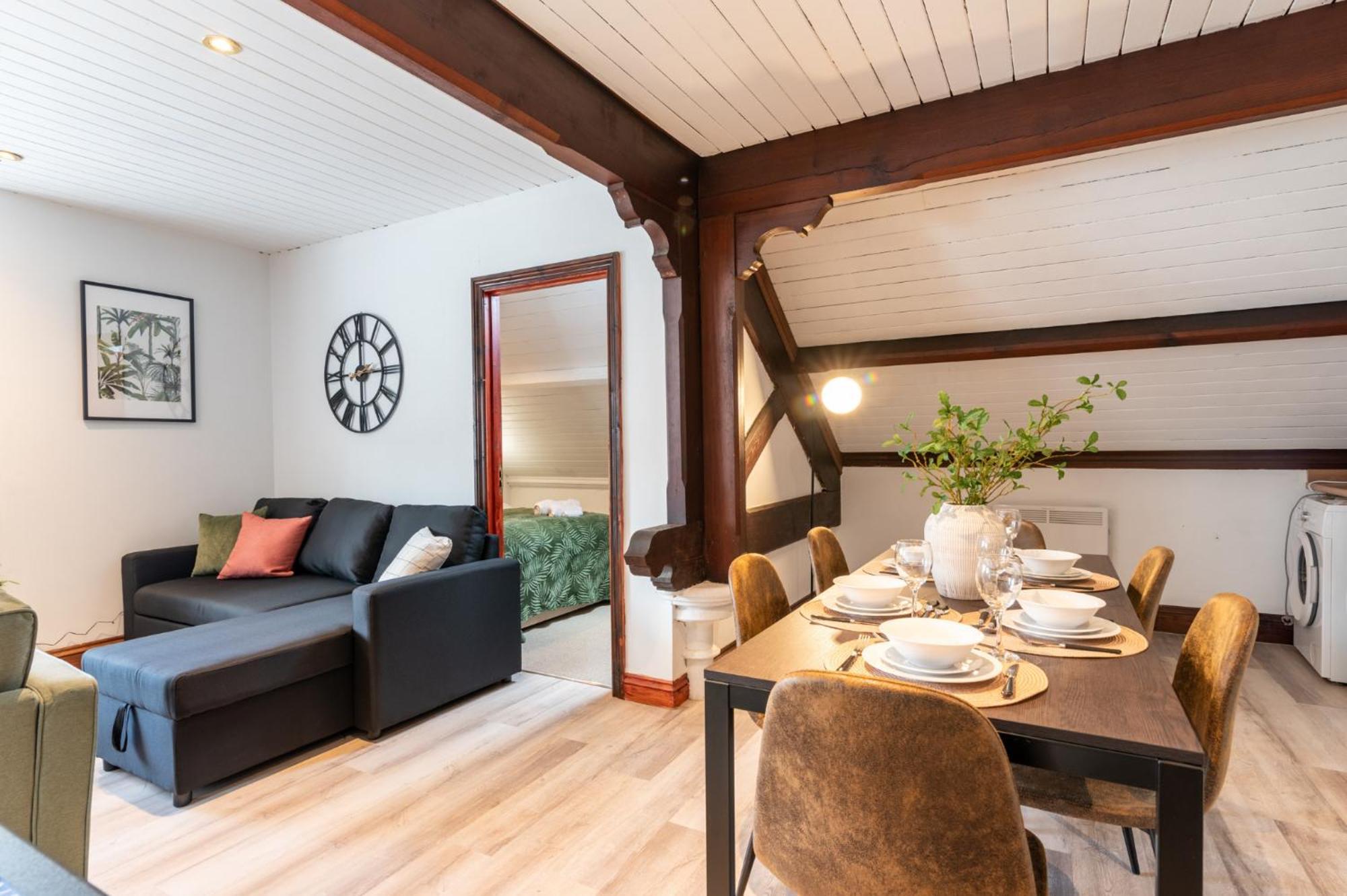 Madison House - Converted Church 5 Bed Pontypool Kültér fotó